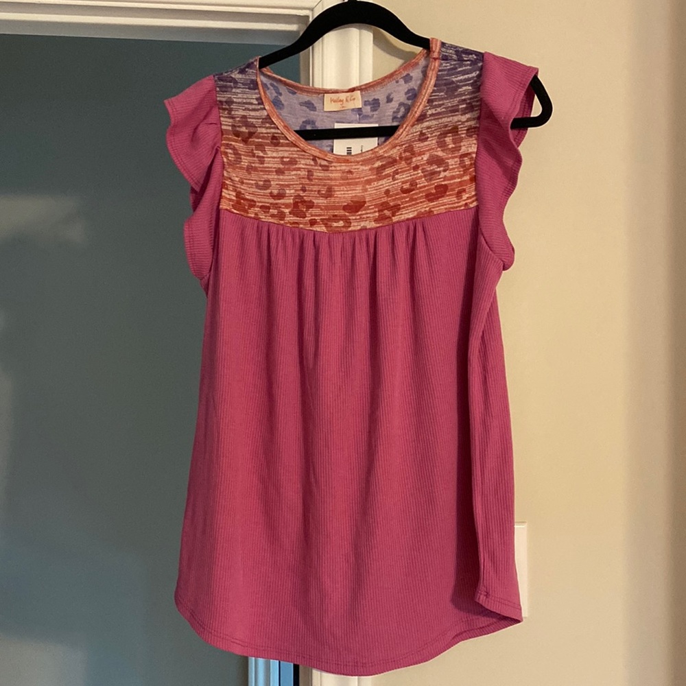 NWT- Hailey & Co Leopard Ribbed Tee